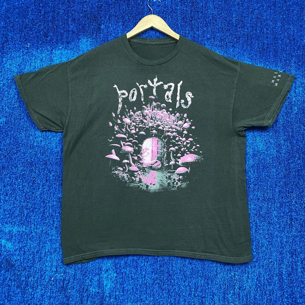 Portals Graphic Short Sleeve Tee in Black and Pink